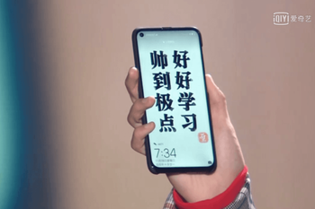 Huawei Nova 4 complete with display hole and chin shows up again