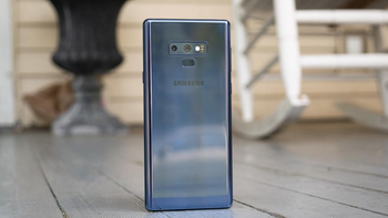 Samsung twice promoted the Galaxy Note 9 display on Twitter, using an Apple iPhone