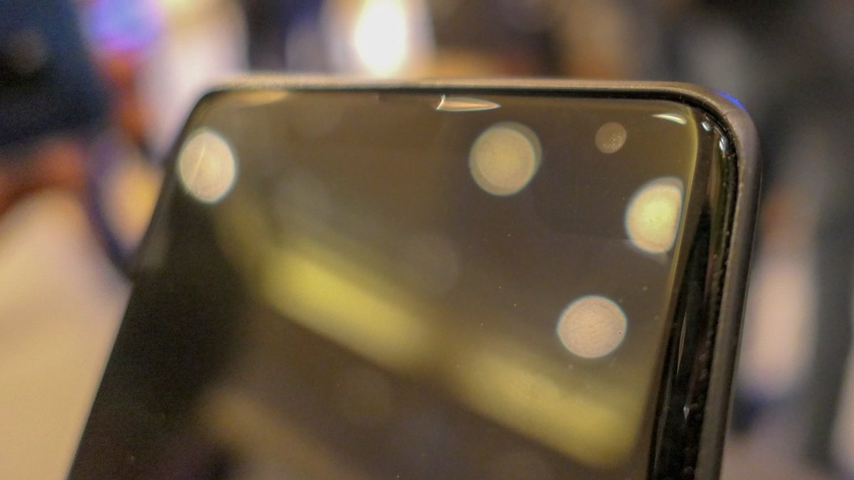 Samsung's 5G demo phone has a pretty unique corner notch