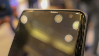 Samsung's 5G demo phone has a pretty unique notch