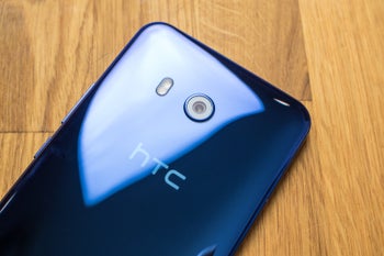 HTC shows little sign of recovery as November revenues decline over 70%