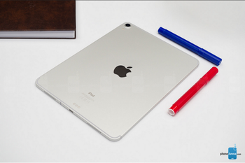 Apple executive says bent iPad Pro units still meet company standards