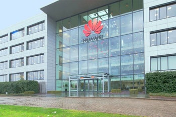 Trump ready to sign executive order that would bar Huawei, ZTE purchases
