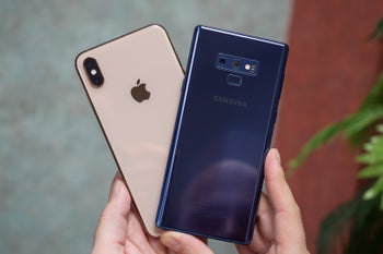 Apple and Samsung dominated premium smartphone sales during Q3