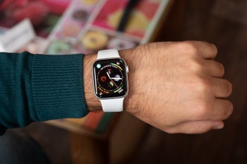 apple 4 watch gps