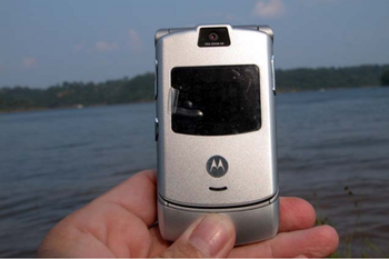Motorola RAZR to return this year as a foldable phone with a hefty price tag says new report
