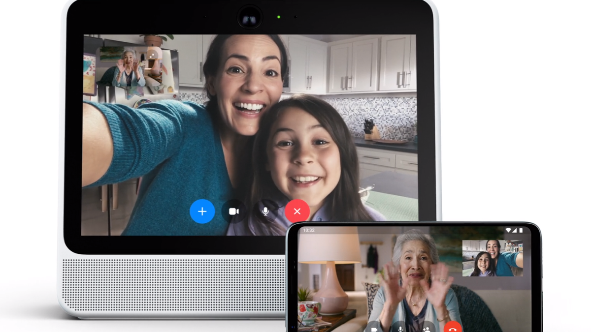 Facebook employees left positive reviews of the company’s smart displays on Amazon