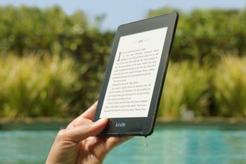The all-new waterproof Kindle Paperwhite drops to lowest price to date at Amazon, deal ends today!