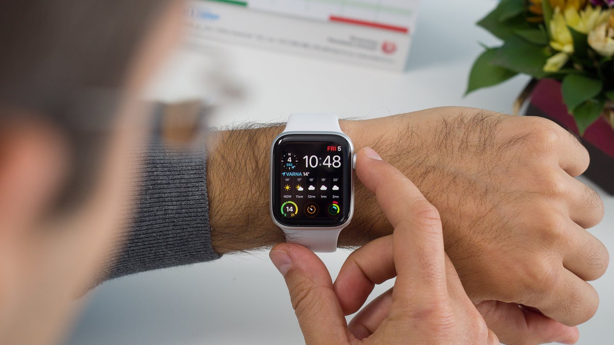 Deal: Apple Watch Series 4 (open box) on sale at Best Buy for less than $360