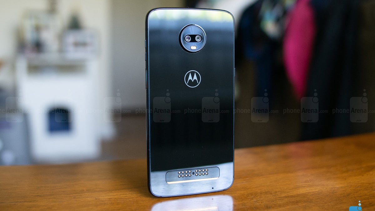 Moto Z3 Play goes down to all-time low price of $300 with promo code