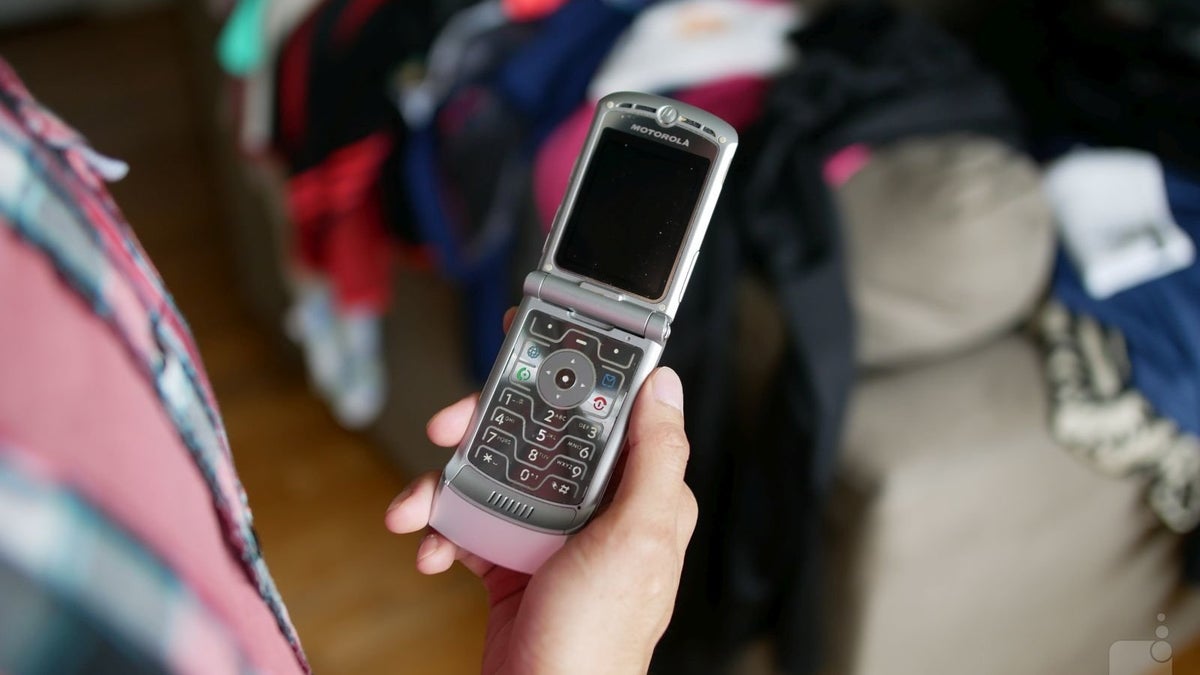 These Vintage Pink Flip Phones Will Make You Feel Hella Nostalgic
