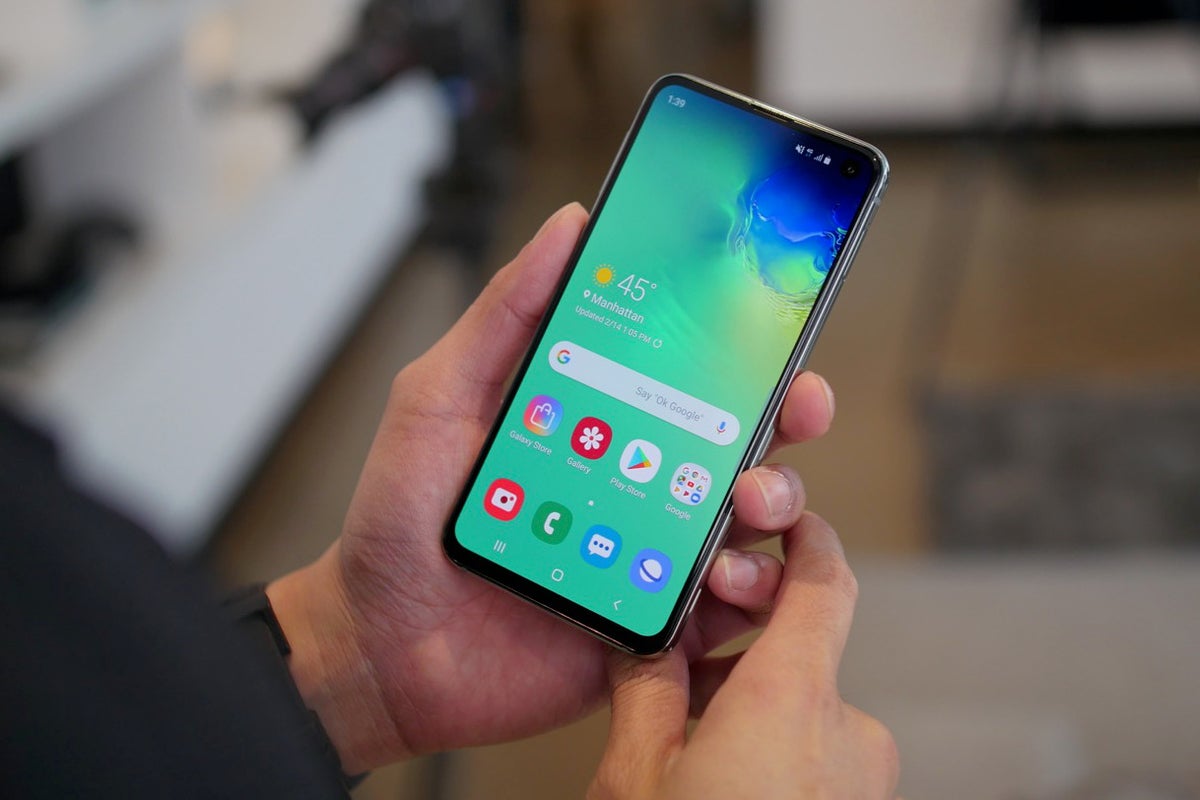 samsung galaxy s10e mobile phone