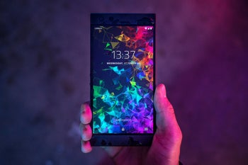 Razer Phone 2 gets a cool discount for a limited time, deal includes free gift!