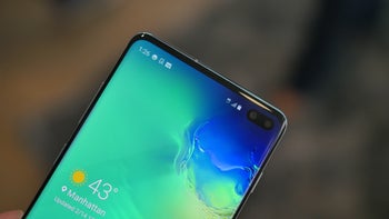 Samsung Galaxy S10 users can hide the front camera cutout