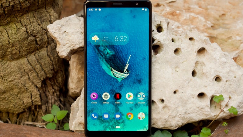 Lenovo Tab V7 is a dual 4G phone with a massive, 6.9" screen