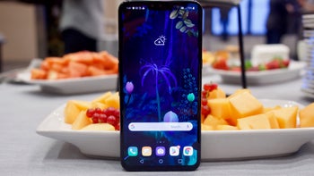 Hands-on with the LG V50 ThinQ and its... dual display case