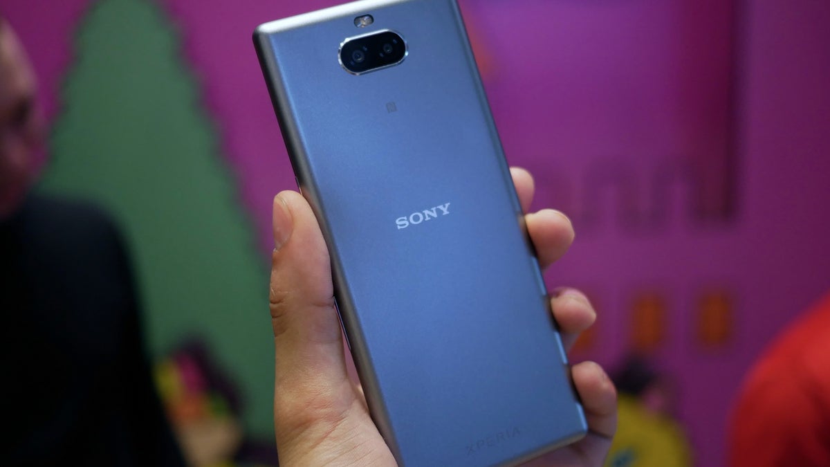 Sony Xperia 10 and 10 Plus hands-on: midrangers with displays for miles