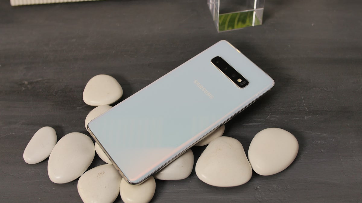 The Galaxy S10's fancy LED case disables the phone's NFC