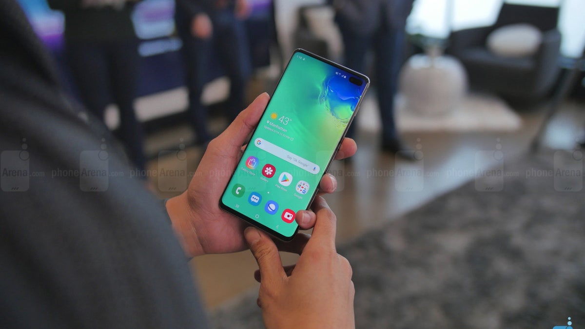 Samsung Galaxy S10 comes with pre-installed software for “anti-malware protection”