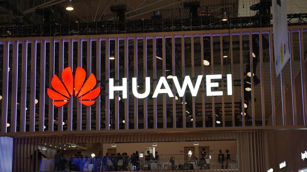 Huawei's CEO believes the Galaxy Fold's design isn't "good"