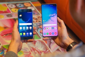How can manufacturers counter the increasing smartphone upgrade cycle?