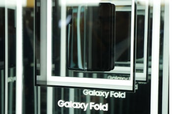 Samsung is working on two new foldable phones, also trying to fix crease on Galaxy Fold
