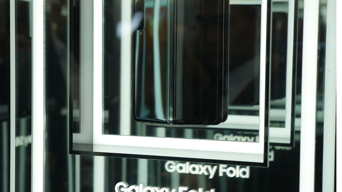 Samsung is working on two new foldable phones, also trying to fix crease on Galaxy Fold