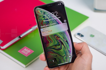 Traditional Apple screw-up makes iPhone users late again this year