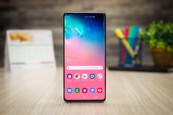 The Galaxy S10 series set new pre-order records in the US & UK for Samsung