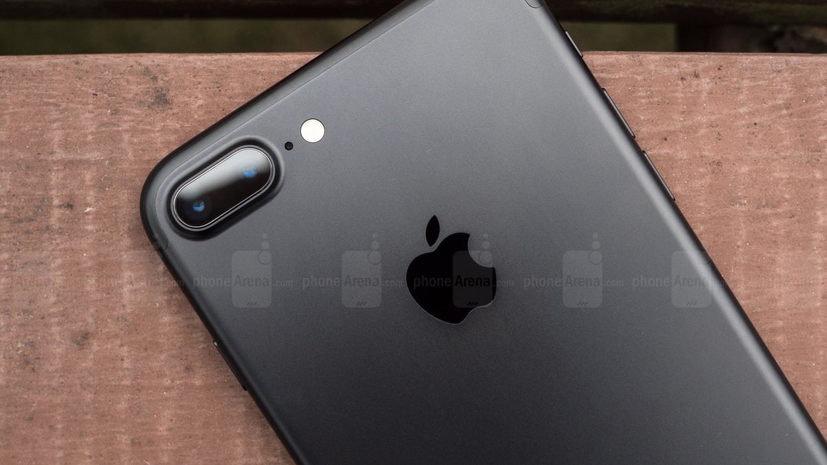 The arrested Huawei executive was using Apple products primarily, released documents show