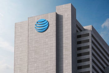 Top AT&T executive fears chaos from use of Huawei networking gear in 5G networks