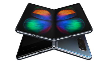 Alleged Galaxy Fold owner answers questions about the device