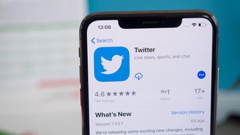 Twitter for iOS just gained a black "Lights Out" mode that could save battery