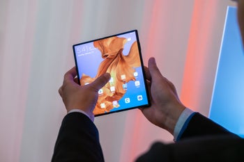 Huawei admits half of its flagships could sport foldable displays by 2021