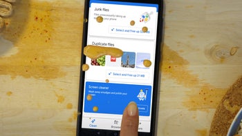 Google revolutionizes phone hygiene with Screen Cleaner, a smart feature that fights dirt, smudges