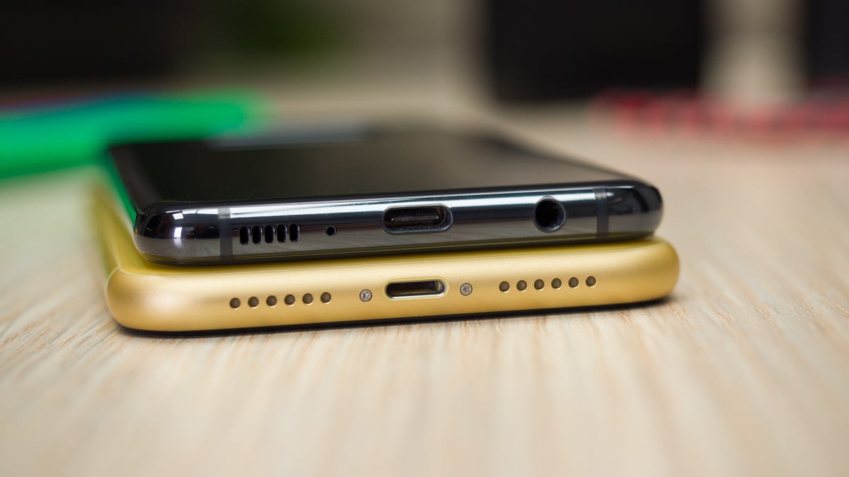 As long as your phone turns on, Samsung will give you $200 for it towards an S10 purchase