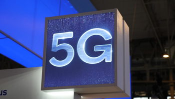 Trump says U.S. will win "race to 5G" as FCC announces record spectrum auction