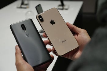 Apple and Samsung may need to start worrying about OnePlus and Huawei's premium market growth