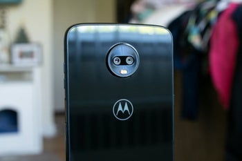 New Moto Z3 Play deal bundles the phone with a bunch of free stuff at $150 discount
