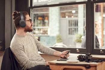 Deal: Save $100 on these Sony high-resolution noise canceling headphones