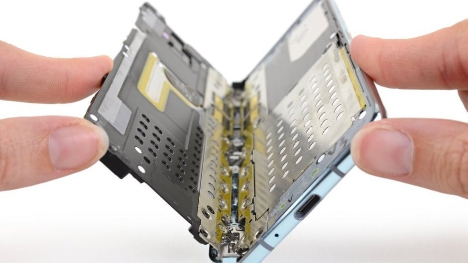 Samsung requests that iFixit takes down its Galaxy Fold teardown analysis