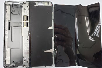 Here's why the Galaxy Fold display was inviting you to peel it off
