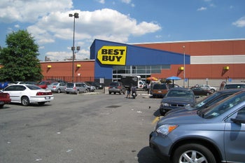 Best Buy robbers make off with $14,000 worth of phones in broad daylight