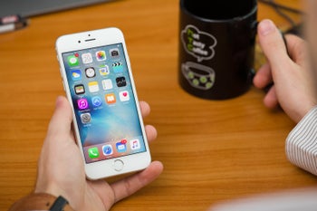 Apple agrees to notify users when iOS updates throttle down performance