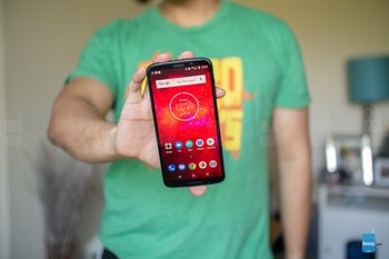 Unlocked Moto Z3 Play goes 50 percent off list at Fry's with free Moto Mod included