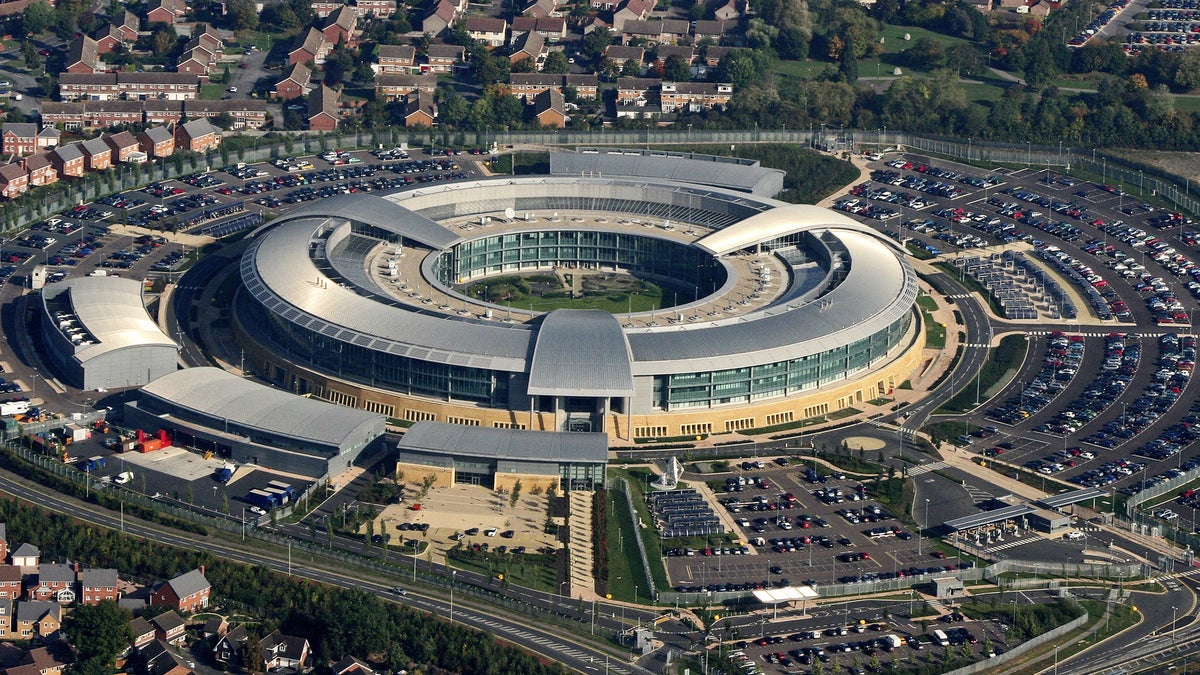 Spies try to slide into your encrypted DMs, Apple and Google are not impressed