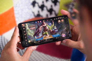 iPhone users can now download bigger apps & games over cellular