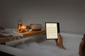 Amazon launches new Kindle Oasis e-reader with color adjustable front light