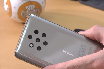 Take a look at this gray Nokia 9 PureView prototype
