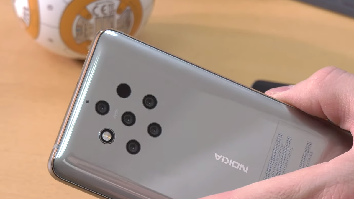 Take a look at this gray Nokia 9 PureView prototype